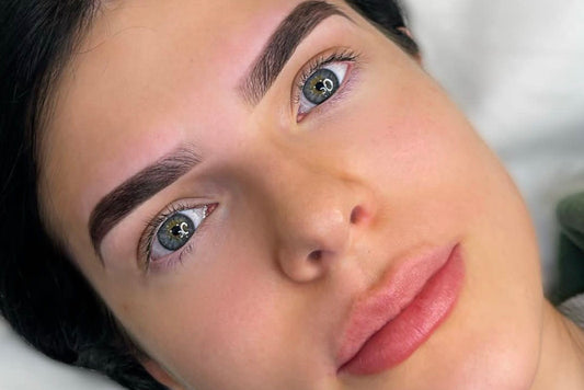 What Is Eyebrow Feathering and How Does It Work?